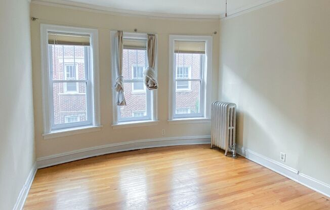 2 beds, 1 bath, 850 sqft, $1,850, Unit 2000-2C