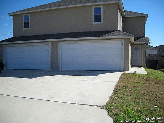 3 Bedroom Duplex With 2 Car Garage on Corner Lot