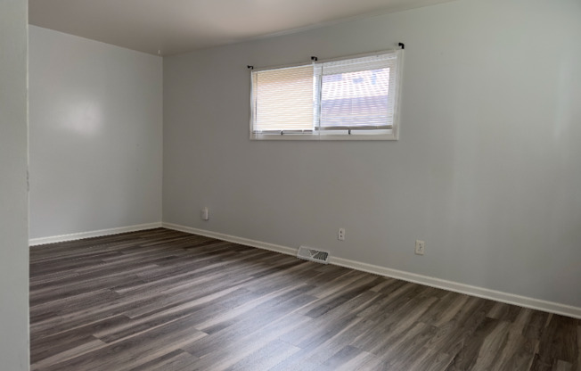 2407 S 68 ST