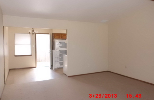 2 beds, 1 bath, $695, Unit # 4