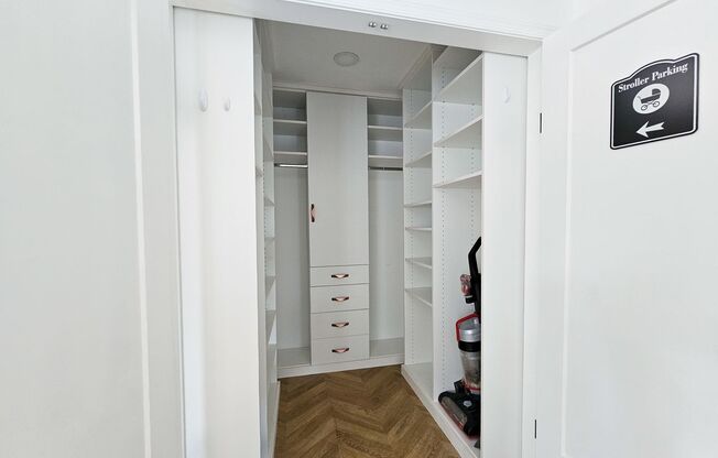 SPACIOUS LUXURY HOME WITH IN-LAW SUITE! [FURNISHED RENTAL]