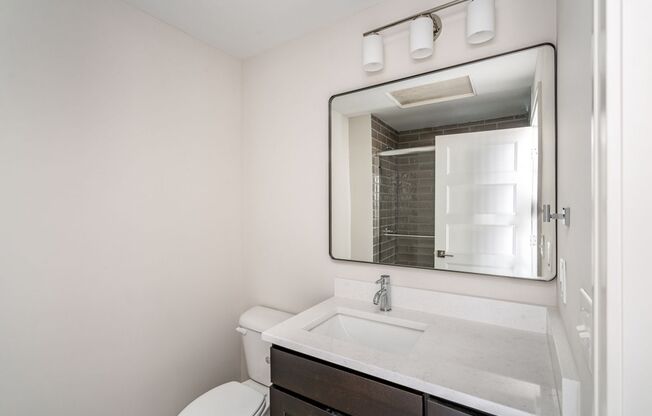 1 bed, 1 bath, $1,000, Unit 875 Michigan Ave Apt. 204