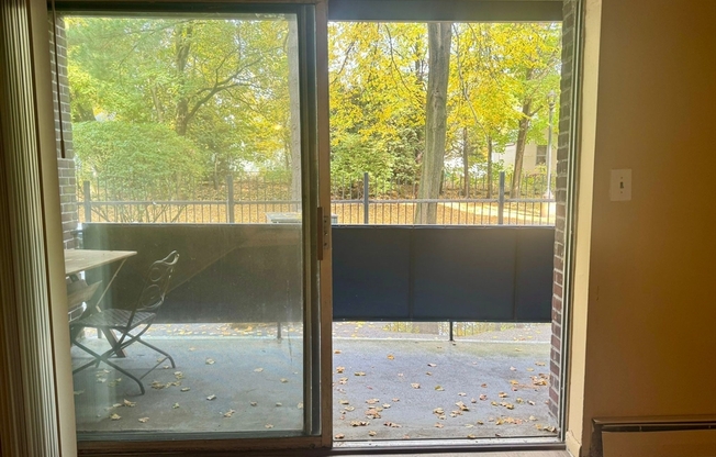 2 beds, 1 bath, 1,020 sqft, $2,300, Unit E112