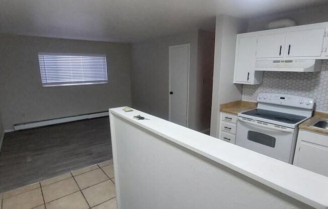 2 beds, 1 bath, $1,195, Unit # 4