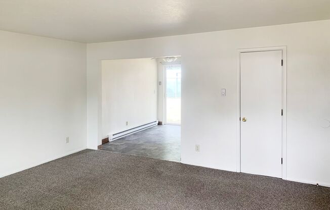 2 beds, 1 bath, 725 sqft, $1,300