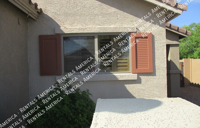 1364 E MARTHA DR
