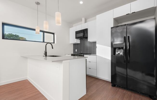 Studio, 1 bath, 648 sqft, $1,248, Unit 404