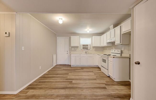 2 beds, 1 bath, $799, Unit 3742