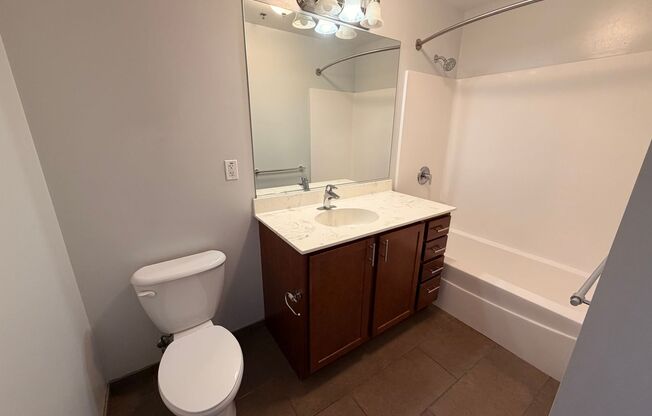 2 beds, 1 bath, 1,000 sqft, $2,200, Unit 204