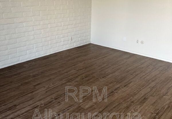 909 Carlisle Blvd SE