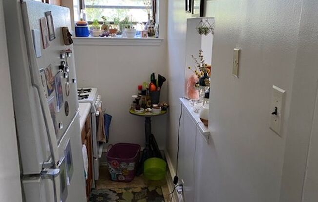 1 bed, 1 bath, $1,299, Unit B09