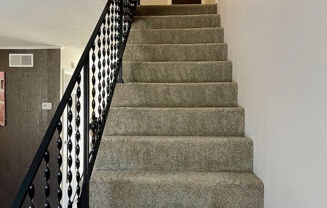 Cute and Convenient  South Nashville Townhouse near BNA and Woodbine - Renovated