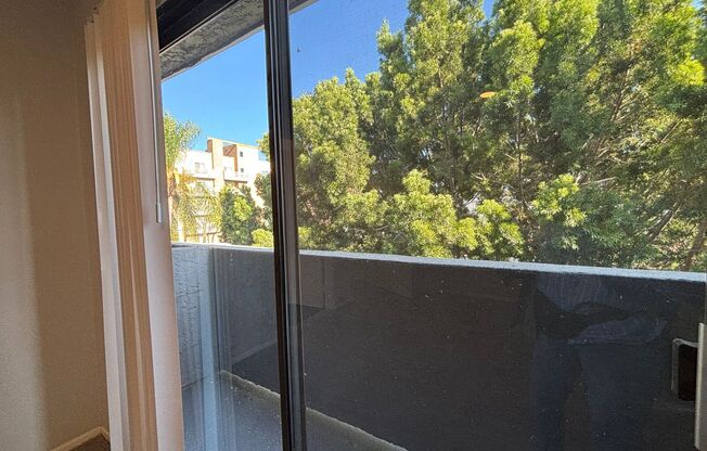 2 beds, 2 baths, 900 sqft, $1,948, Unit 320