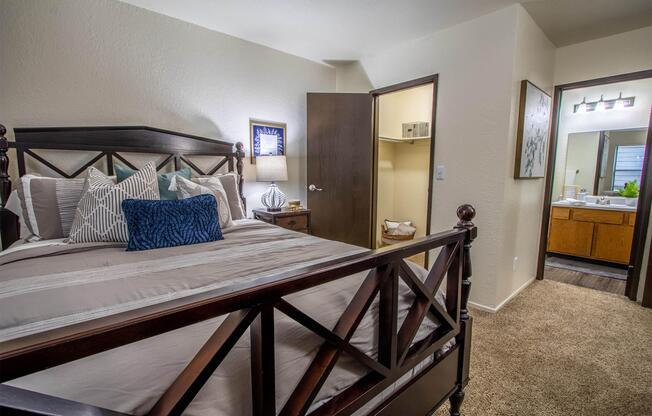 2 beds, 2 baths, 987 sqft, $969
