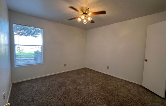 1 bed, 1 bath, 660 sqft, $950, Unit 215