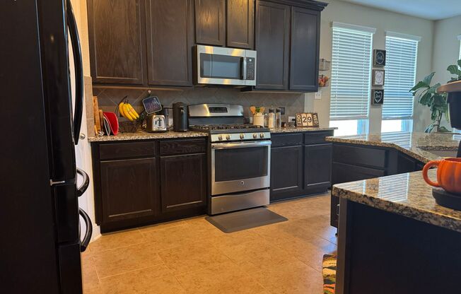 Welcome home to 517 Whittmen Ave!