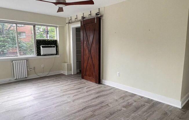 Great 2 Bed / 1 Bath Apartment near Embassy Row