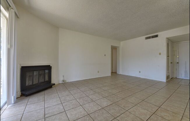 2 beds, 1 bath, $1,350, Unit # #A