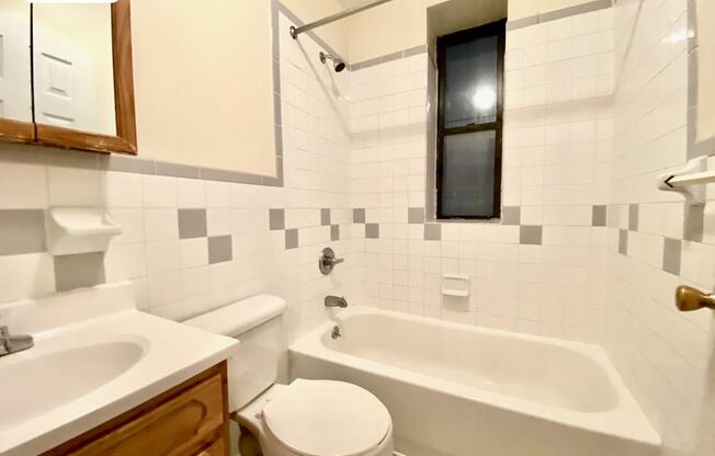 2 beds, 1 bath, $2,550, Unit 26