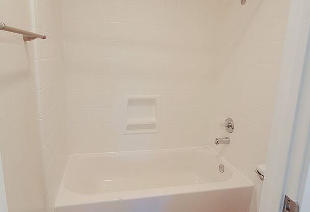 1 bed, 1 bath, 600 sqft, $2,400, Unit 610