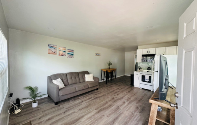 610 612 17 AVE S