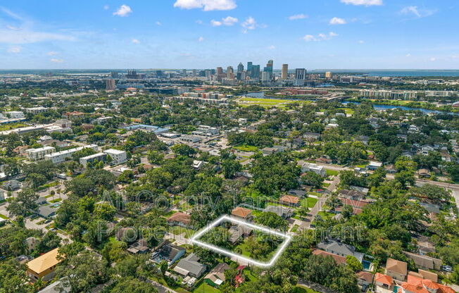 2725 N MYRTLE AVE
