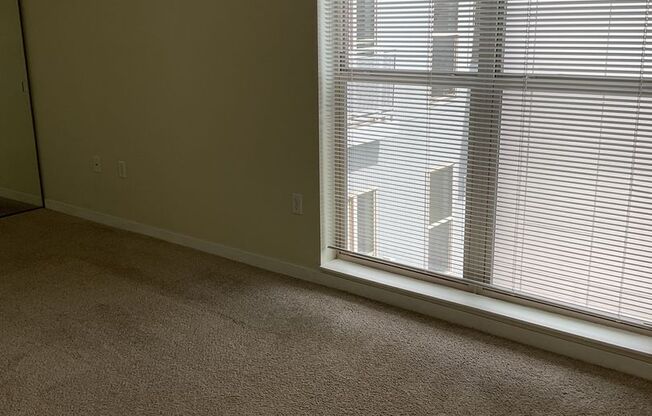 3 beds, 1 bath, 985 sqft, $2,310, Unit 601