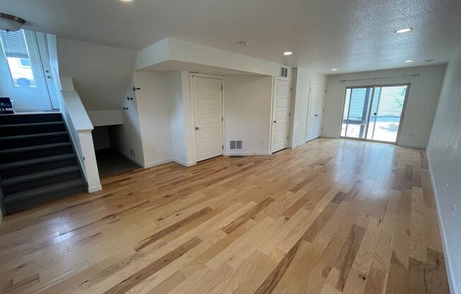 3 beds, 2.5 baths, $2,325