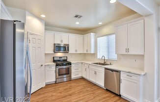 2693 NIDDRIE AVE