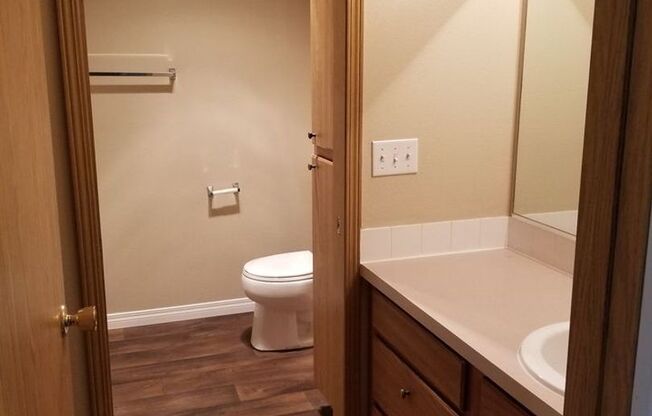 2 beds, 1 bath, 867 sqft, $1,395, Unit Bluff-22