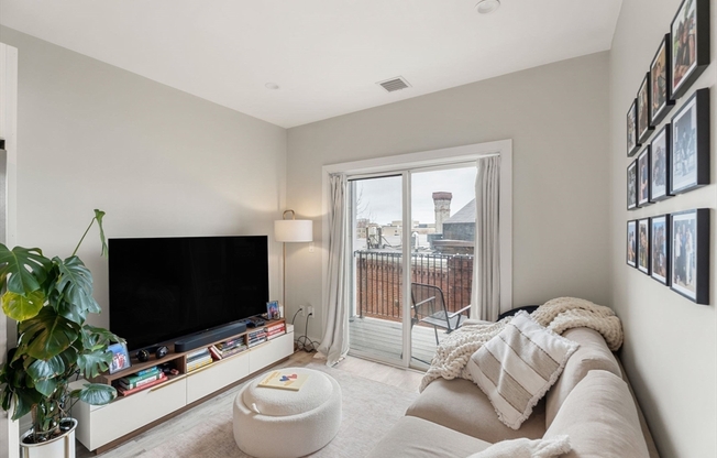 1 bed, 1 bath, 495 sqft, $3,075, Unit 301