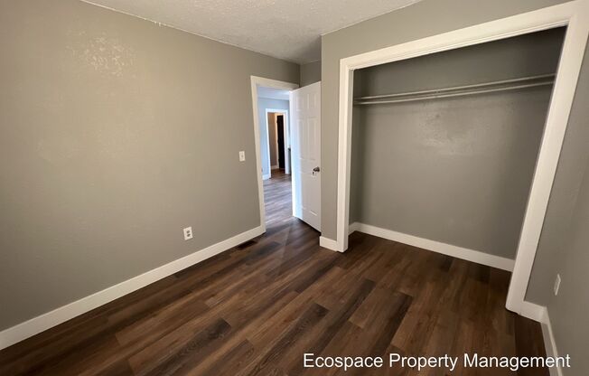 2 beds, 1 bath, $1,900, Unit B