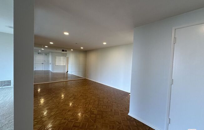 1212 ROBERTO LN