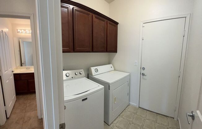 BEAUTIFUL 4BA/3BA TWO STORY!