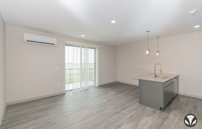 1 bed, 1 bath, 575 sqft, $1,095, Unit YH-4040