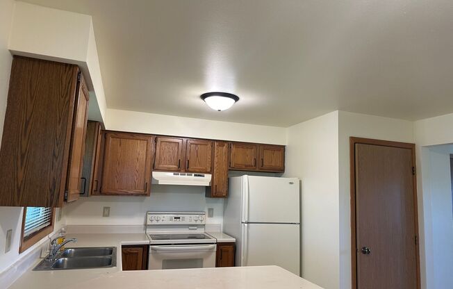 2 beds, 1.5 baths, $1,350, Unit 830