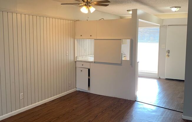 2 beds, 1 bath, 764 sqft, $875, Unit 11B