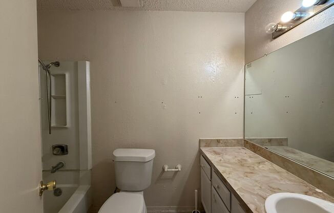 2 beds, 1.5 baths, $895, Unit APARTMENT 1305