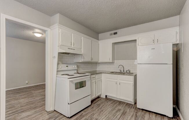 1 bed, 1 bath, 600 sqft, $695, Unit Apartment J