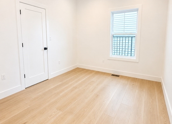 280 ENDICOTT AVE