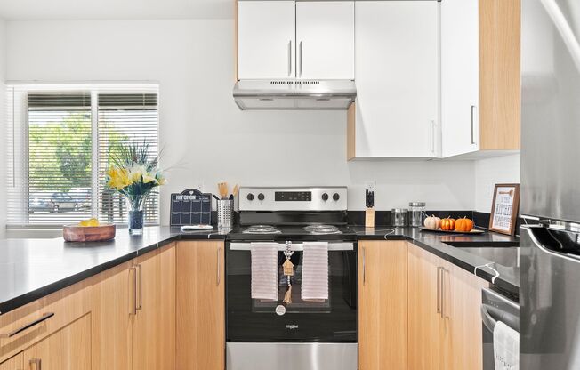 1 bed, 1 bath, 650 sqft, $1,200, Unit 1919 F