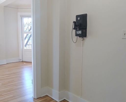 Studio, 1 bath, 430 sqft, $1,045, Unit 405