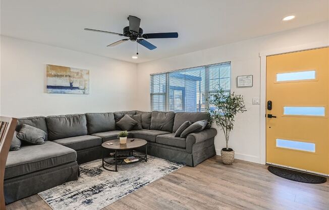 FULLY FURNISHED IN DOWNTOWN HENDERSON