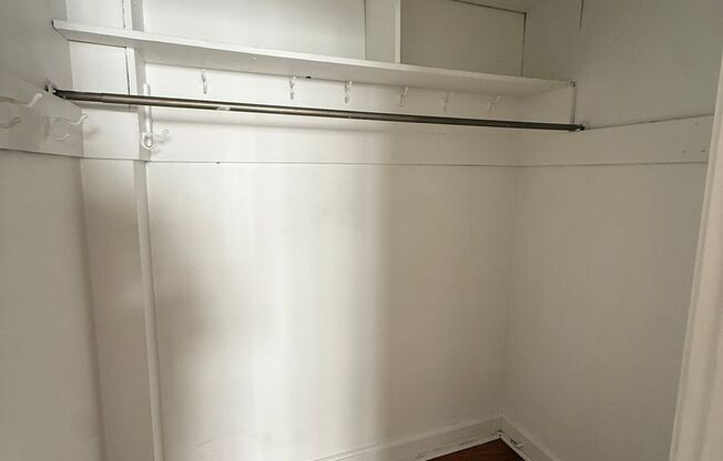 Studio, 1 bath, 308 sqft, $1,175, Unit Bayard Manor 206