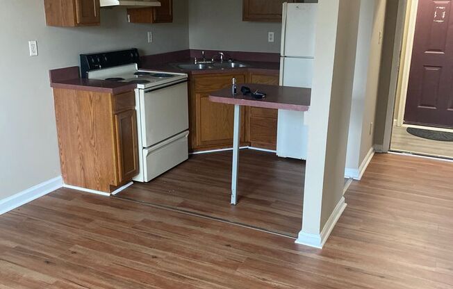 1 bed, 1 bath, $799, Unit #11