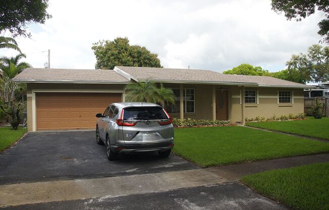 Great location close to parks and 595. less than 20 min away from Fort Lauderdale Airport