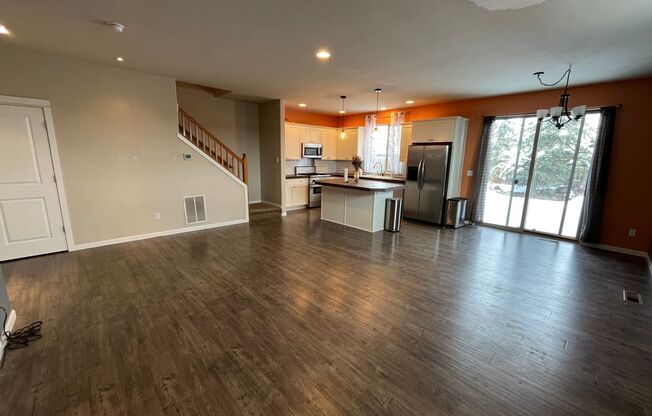 Quiet 3 Bed/2.5 Bath Home With Fenced Backyard - SW Bend