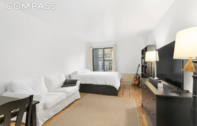 343 E 76 ST