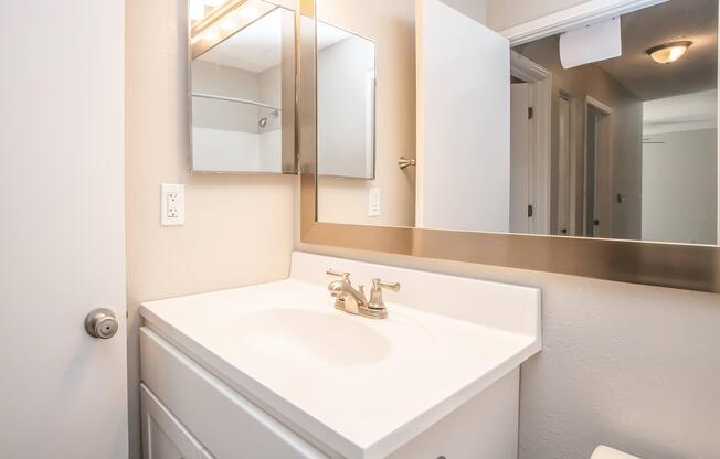 3 beds, 2 baths, 1,096 sqft, $1,550