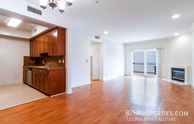 2334 S BENTLEY AVE